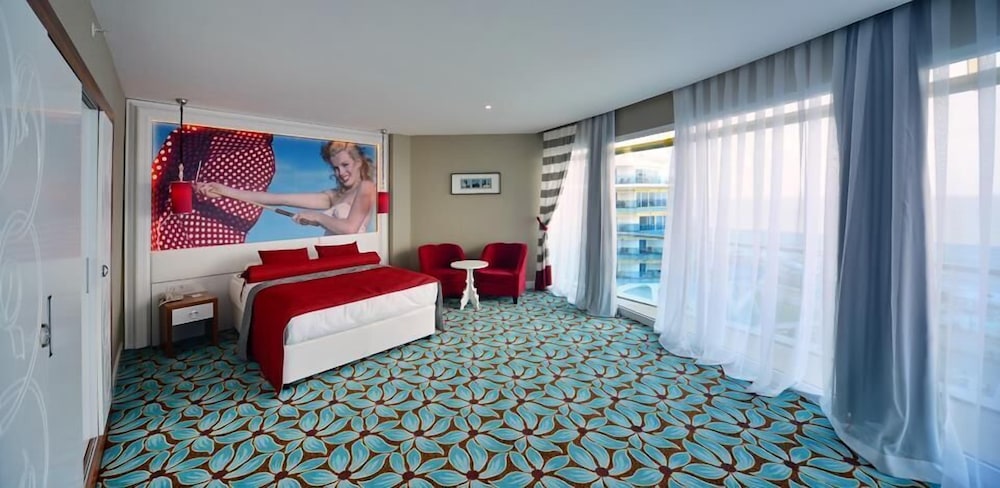 Standard Double or Twin Room, Partial Sea View photo 2