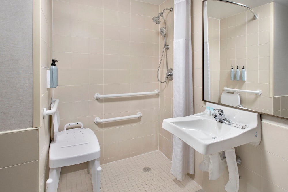 Room, 2 Double Beds (Mobility Accessible, Tub) - Photo 3
