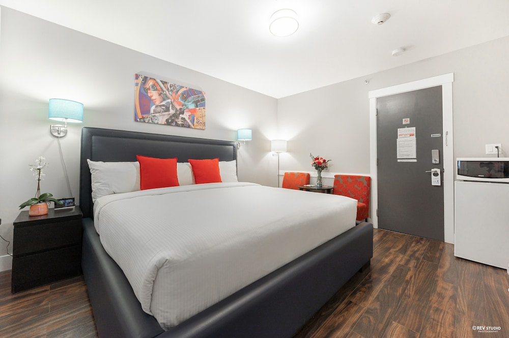 Deluxe Room, Family Suite with Fridge, Microwave photo 2