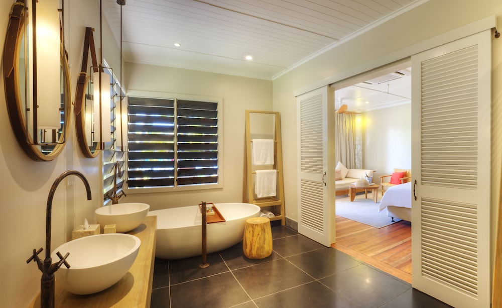 Beachfront Villa - Photo 6