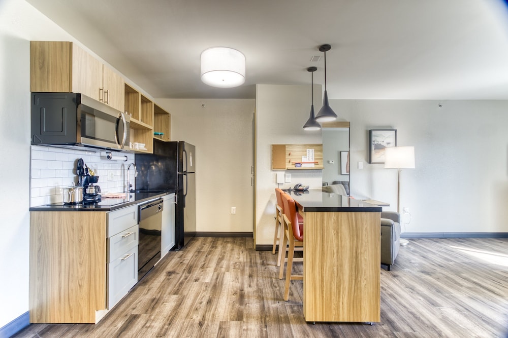 Suite, 1 Bedroom, Roll In Shower Accessible