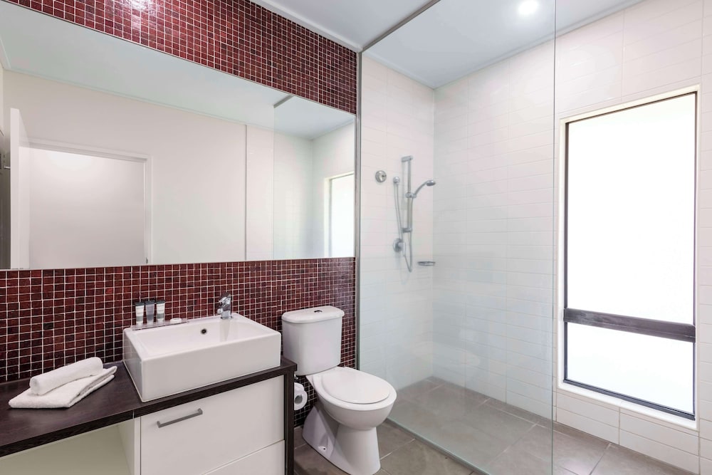 Apartment, 2 Bedrooms - Photo 2
