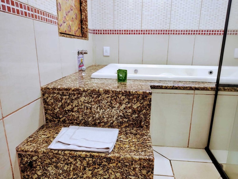 Grand Room, 1 Bedroom, Jetted Tub photo 3