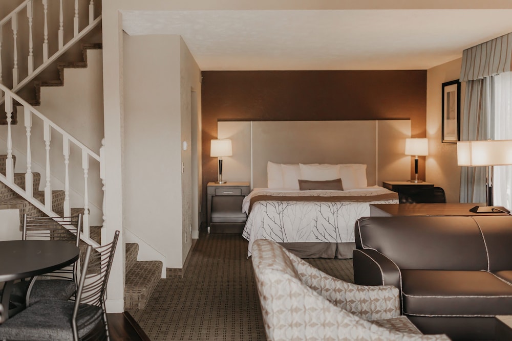 Suite (Double King Loft) (These Suites Are Only Available On 2nd Floor With No Elevator Access.) photo 1