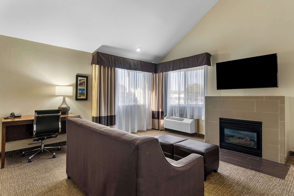 Suite, 1 King Bed with Sofa bed, Accessible, Non Smoking (Upgrade)