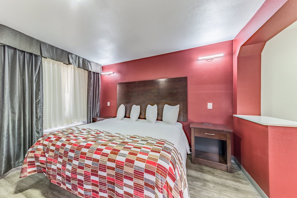 Superior Room, 1 King Bed, Jetted Tub (Smoke Free) - Photo 2