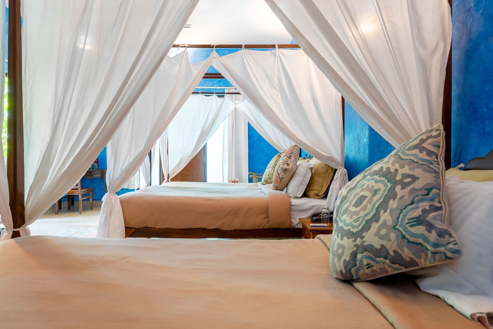 Deluxe Room with Private Balcony - Photo 5