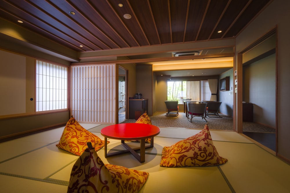 Fukuchi A Japanese Western Room with Open Air Bath, Mt. Fuji View [With Yamanshi Wine Lounge Access] photo 2