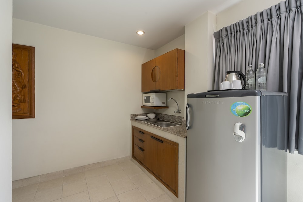 Deluxe Room - Photo 10