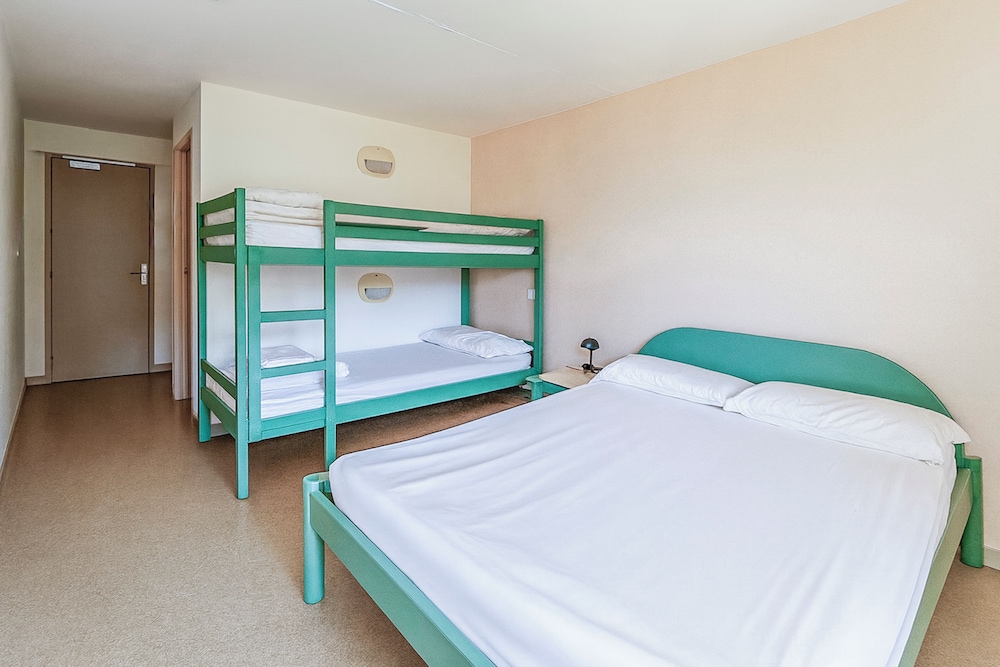 Quadruple Room with Ensuite Bathroom photo 1