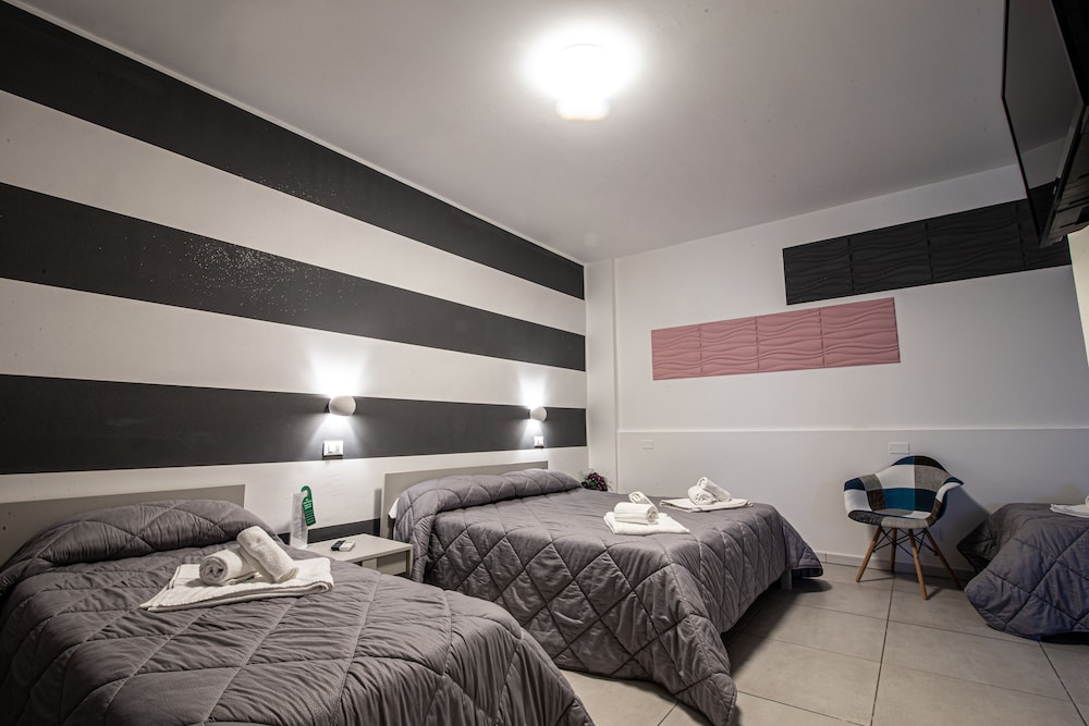 Deluxe Quadruple Room, Garden View - Photo 8