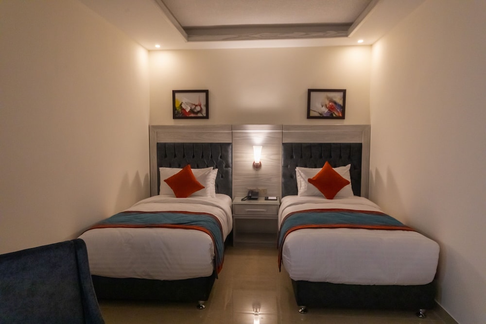 Standard Twin Room photo 3