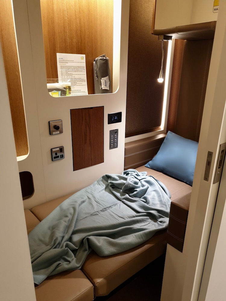 Single FlexiSuite Pod - 10 Hour Day Stay from 13:00-23:00 hrs (1pm-11pm) No Bathroom photo 1