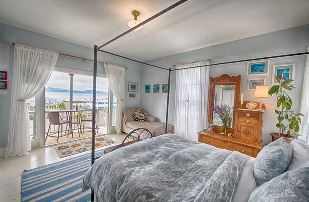 Superior Double Room, Ensuite, River View (Waterfront)