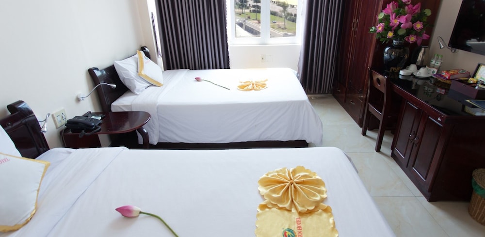 Deluxe Double Room (2)