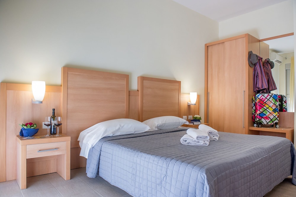 Standard Double Room photo 3