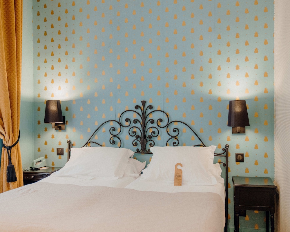 Deluxe Room - Photo 11