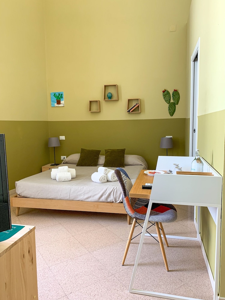 Classic Double Room, Ensuite, City View photo 1
