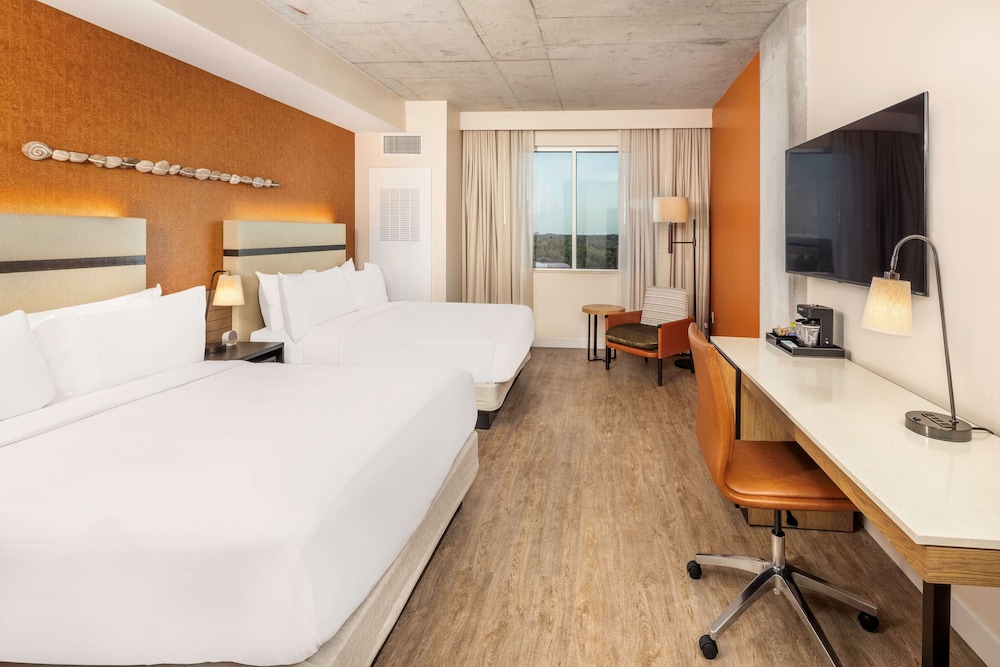City Room, 2 Queen Beds, Accessible, City View (Hearing) - Photo 1