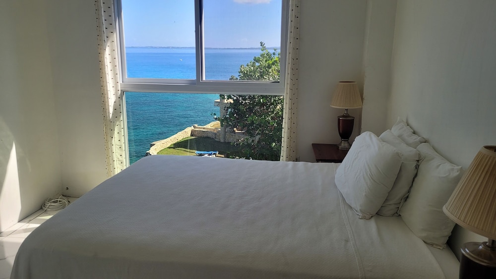 Two Bedroom Suite: Room 18