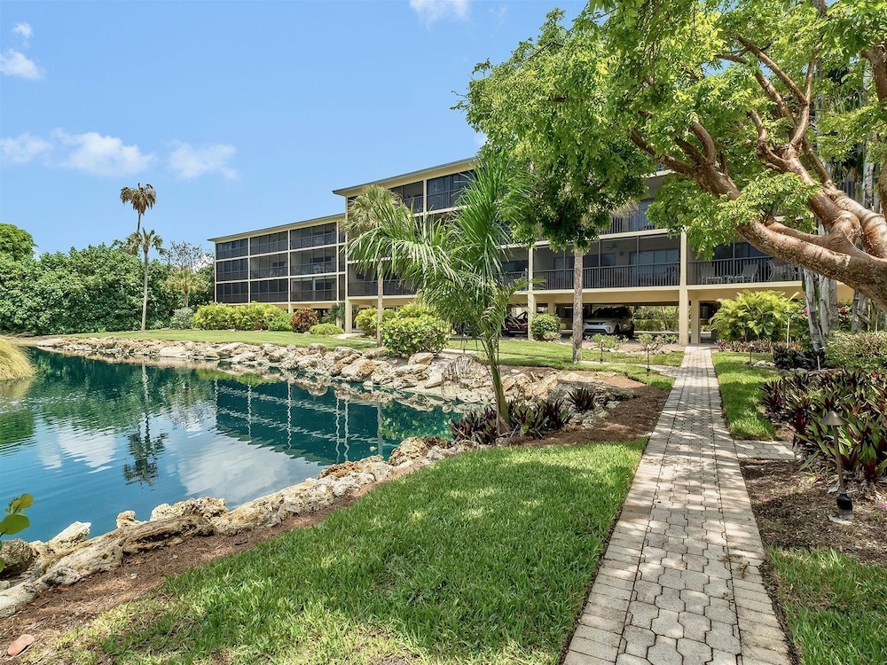 Condo (Sand Pointe 212) photo 2