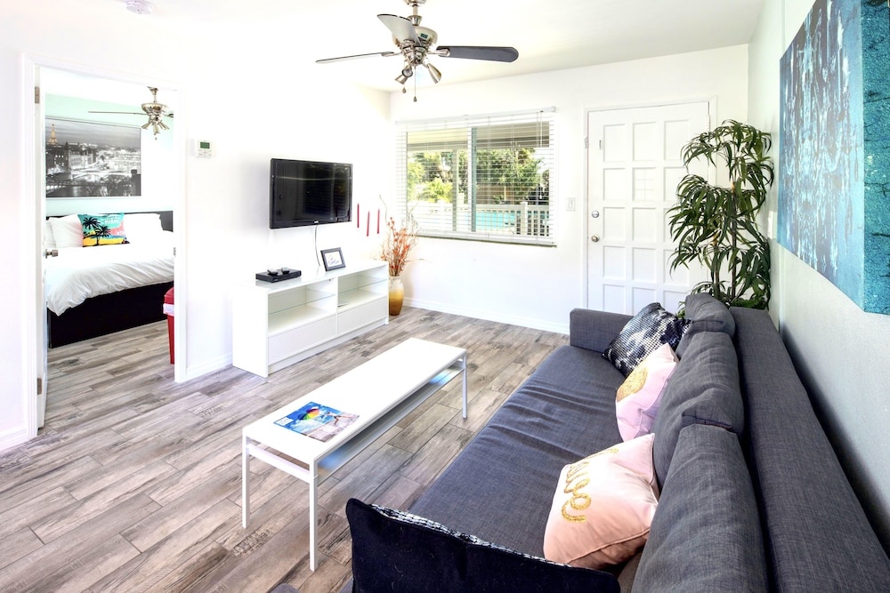 1 Bedroom Apartment Suite Bungalow photo 3