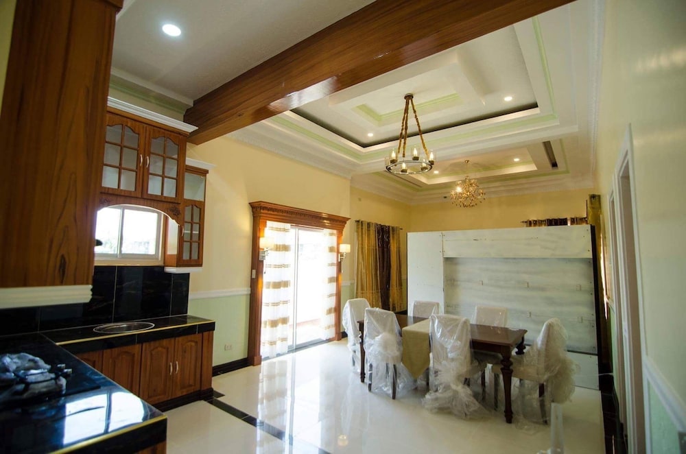 4 Bedroom House photo 2