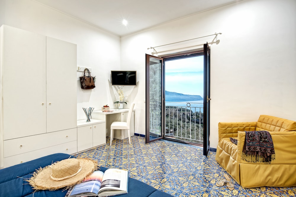 Deluxe Quadruple Room, 1 Bedroom, Non Smoking, Ocean View