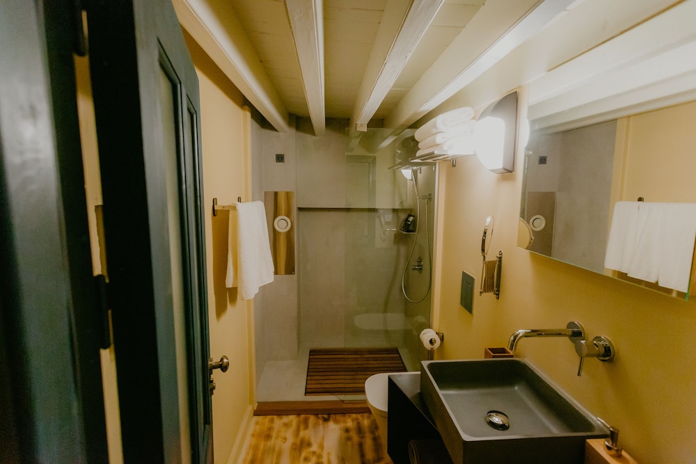Deluxe Triple Room photo 2