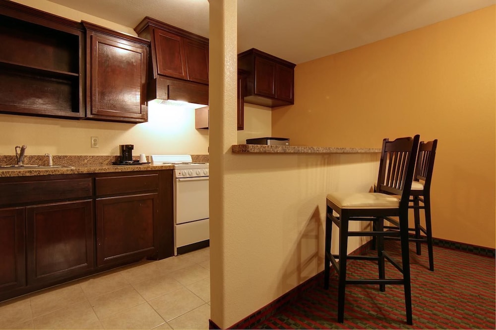Family Suite, Non Smoking, Kitchenette photo 3