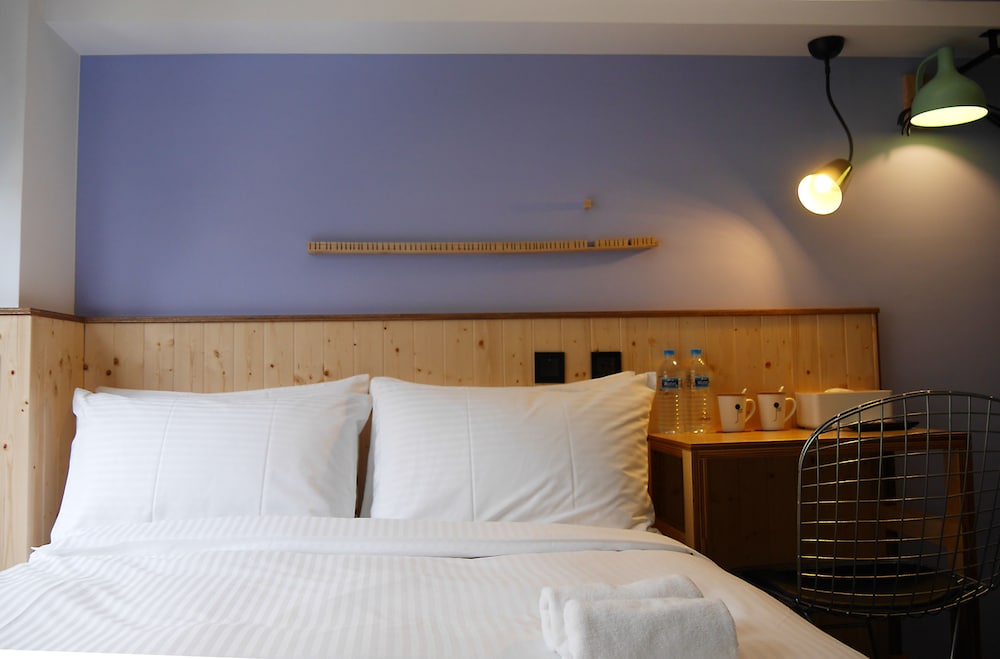 Standard Room, 2 Double Beds - Photo 10