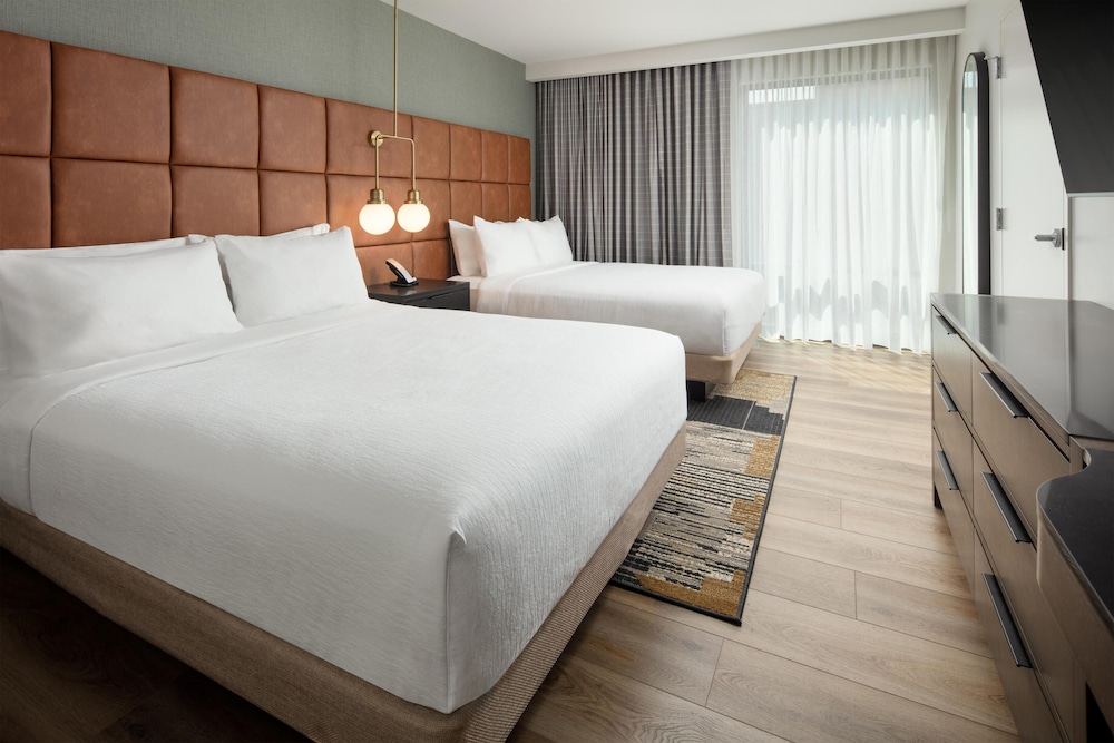 Suite, 2 Queen Beds (2 Rooms)