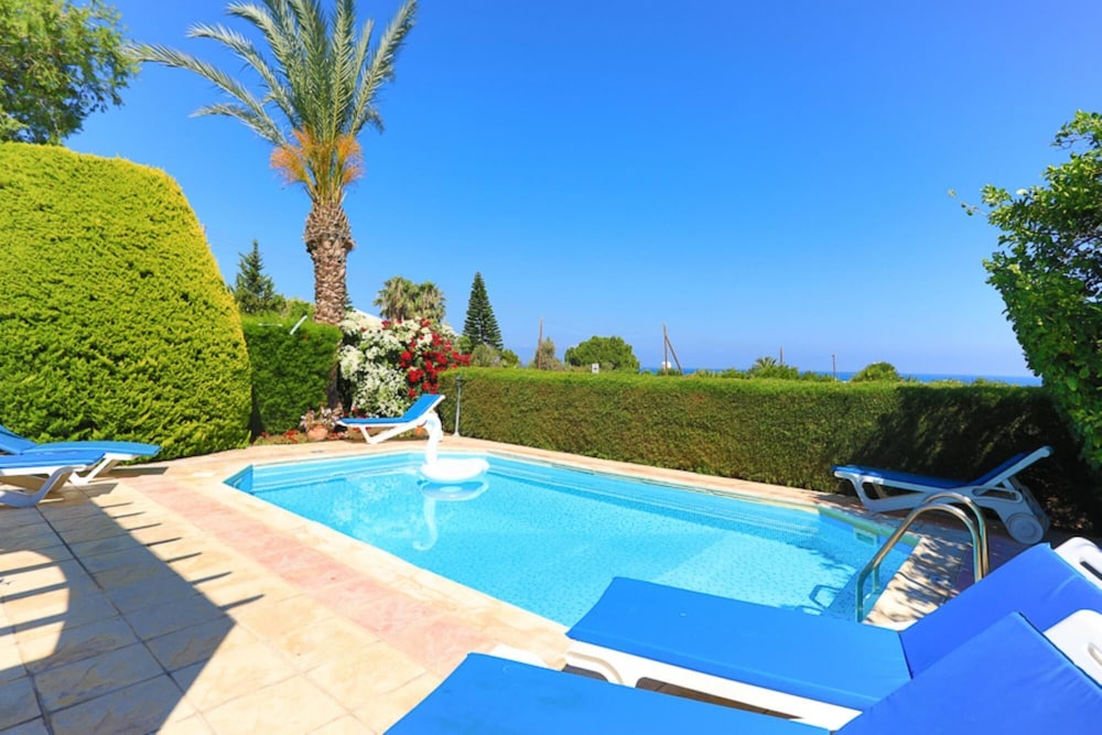 Villa photo 3