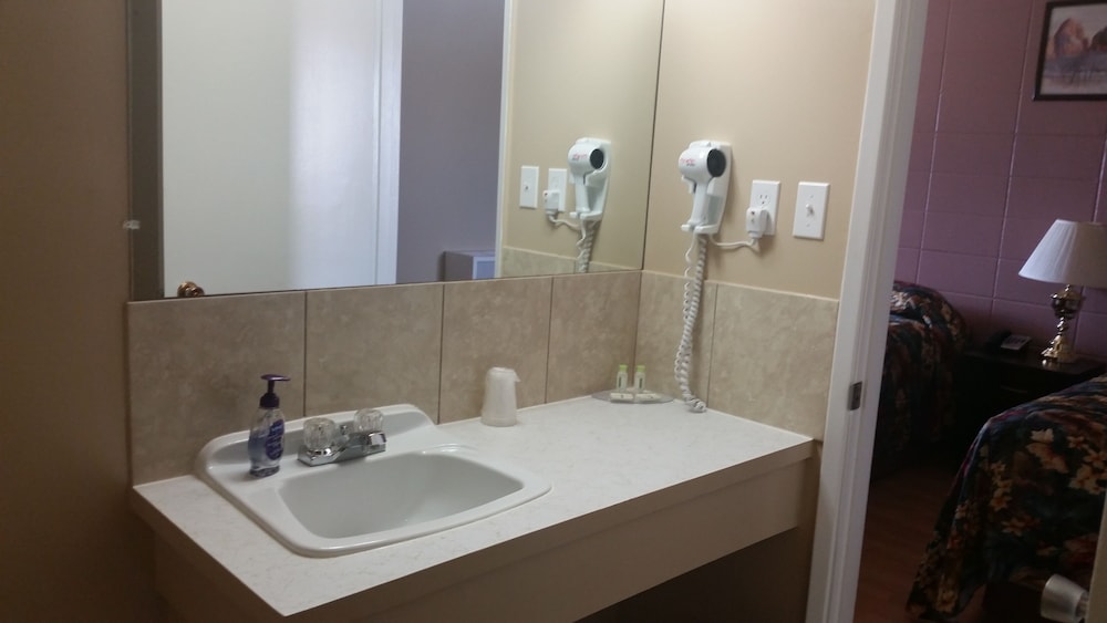 Comfort Room, 2 Queen Beds, City View photo 3