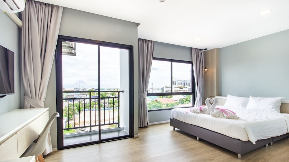 Superior Room, 1 King Bed, City View