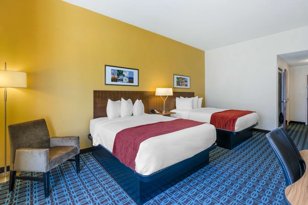 Standard Room, 2 Double Beds, Non Smoking - Photo 1