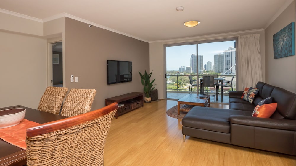 2 Bedroom 2 Bathroom Apartment - Photo 6