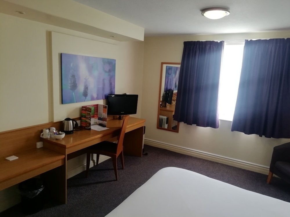 Double Room, Non Smoking - Photo 4