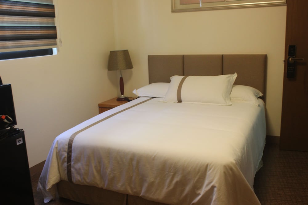 Standard Room, 1 Queen Bed, Garden View