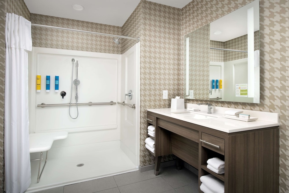 Suite, 1 King Bed, Accessible (Mobility & Hearing, Roll-in Shower)