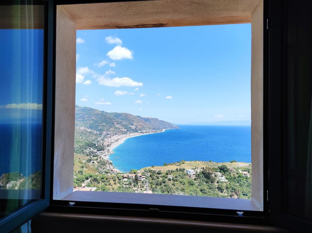 Junior Studio Suite, 1 Queen Bed, Terrace, Sea View (Mansarda) photo 3