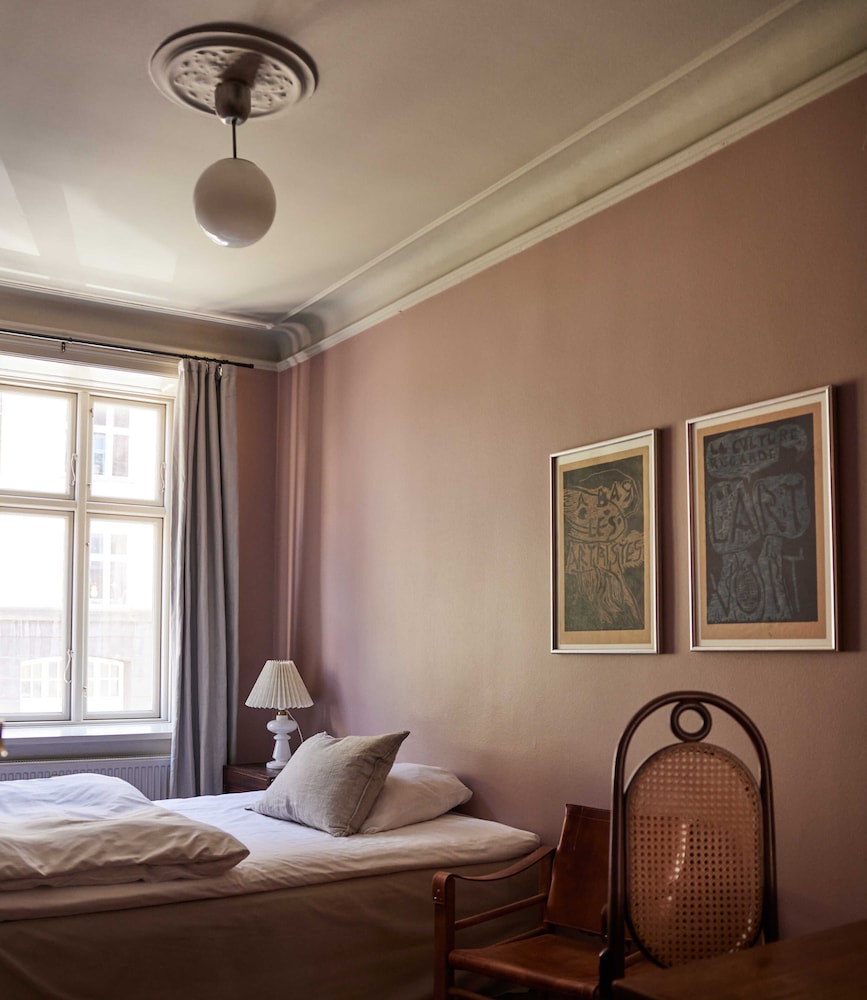 Single Room, 1 Twin Bed, Shared Bathroom photo 3