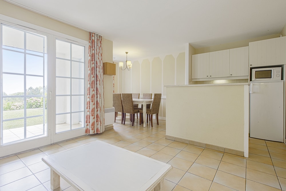 Apartment 8 people - 2 bedrooms + 1 sleeping alcove - Terrace or balcony photo 3