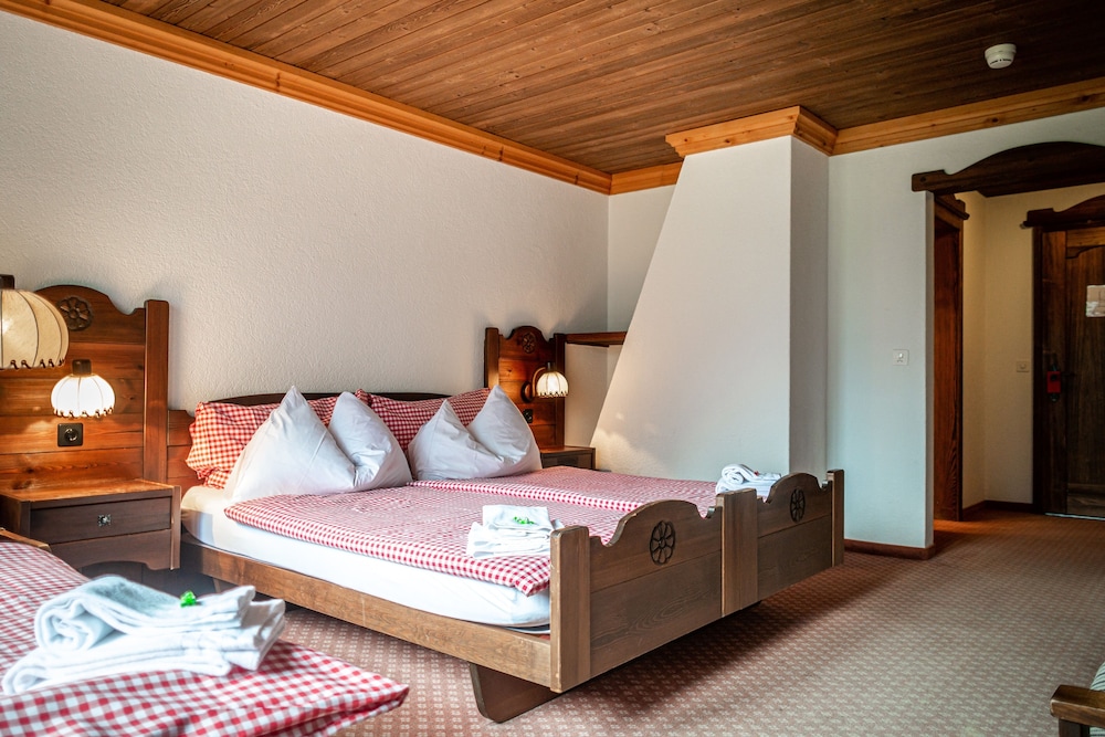 Double Room, Accessible, Private Bathroom (Eiger) photo 2