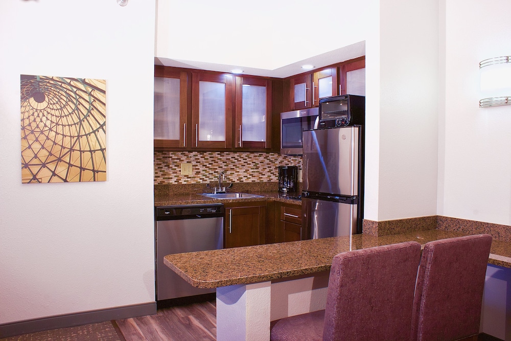 Suite, 1 Bedroom, Kitchen (Living Area) - Photo 2