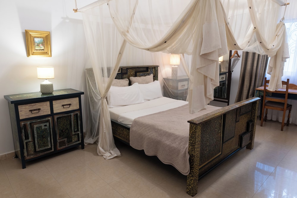City Room photo 1