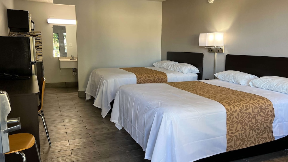 Standard Room, 2 Queen Beds, Non Smoking, Kitchen - Photo 1