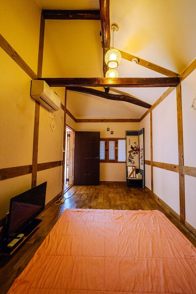 Traditional Room (Large Ondol, 4 pax) photo 3