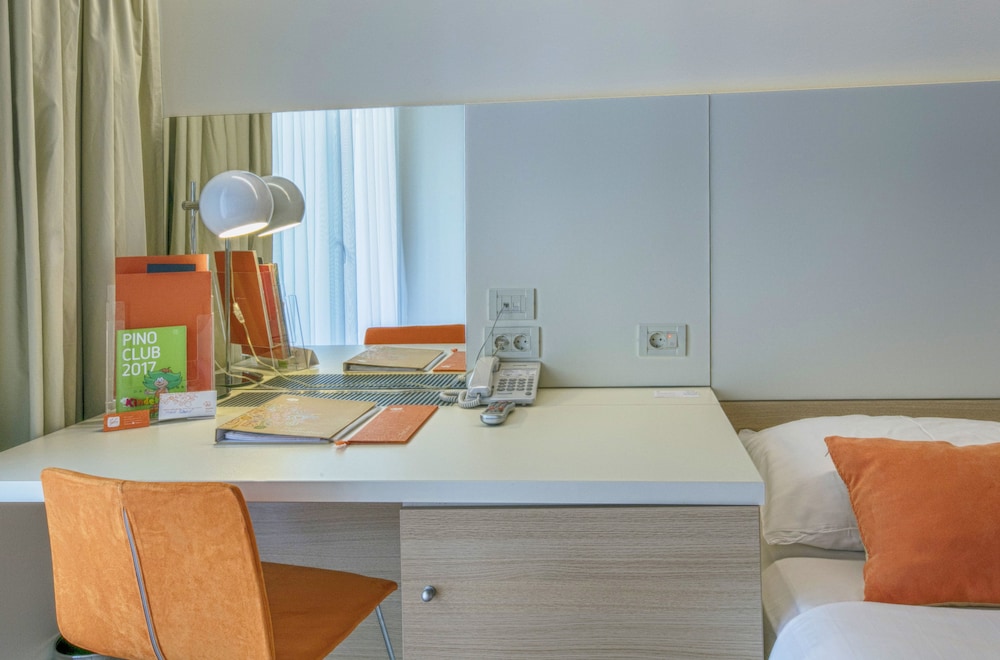 Standard Twin Room with Balcony