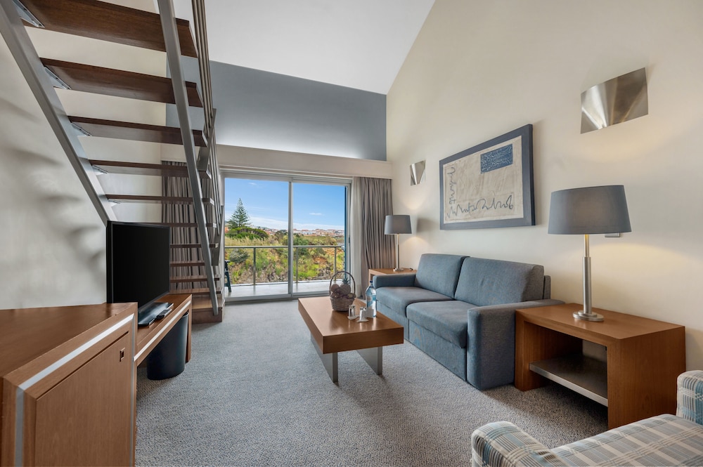 Suite, 1 Double Bed, Sea View - Photo 9
